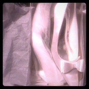 White shoes size 11